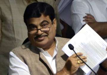 gadkari led team visits up to assess crop damage assures farmers full support