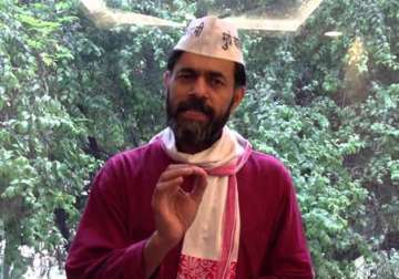 interesting facts about the expelled aap leade yogendra yadav