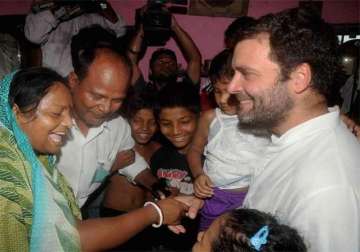 rahul gandhi may go on a padyatra to meet farmers in tn