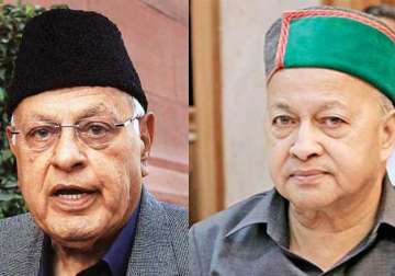 virbhadra singh farooq abdullah asked to vacate government bungalows