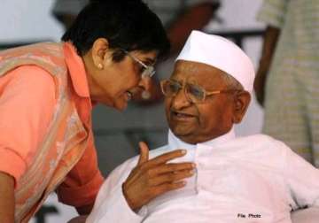 phoned anna hazare several times but could not talk kiran bedi