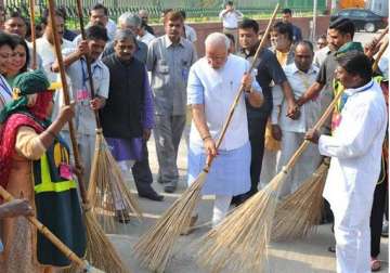 pm modi invites 9 eminent personalities to join clean india drive