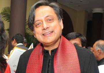 shashi tharoor takes dig at kpcc move to send report to high command