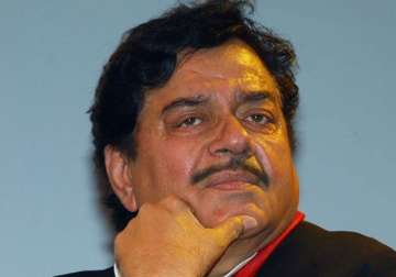 shatrughan calls kirti azad hero asks jaitley to follow advani