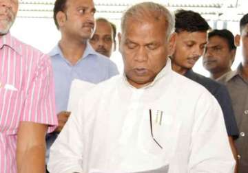 bihar cm manjhi stokes another controversy holds meet of sc/st officials