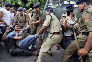 iit madras row nsui activists stage protest outside smriti irani s residence