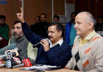 delhi ministers to carpool to work during 15 day odd even rule