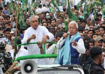 lalu leads rjd march to raj bhavan to protest centre policies