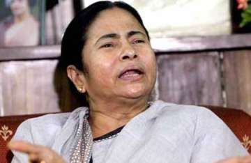 nobody talks about soniaji why about me asks mamata