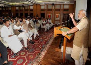 shiv sena praises narendra modi for hosting tea party