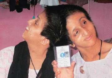 bihar polls conjoined twins farah and saba vote on a single identity card