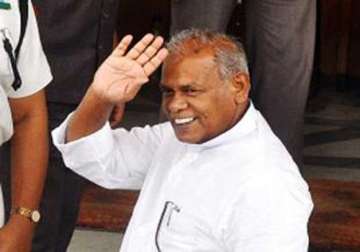 high court allows manjhi govt to take decisions but defer implementation