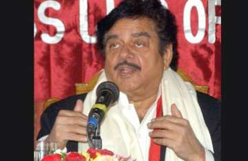 shatrughan finds vacuum at the top in the party