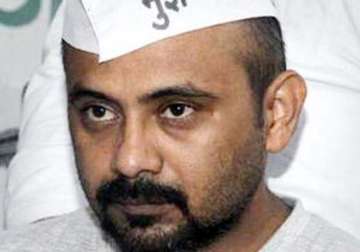 delhi police files fir against aap leader dilip pandey for assaulting van driver