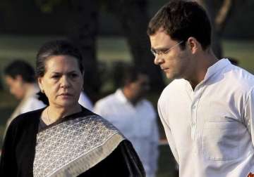 sonia rahul asks congress men to join relief efforts in bihar