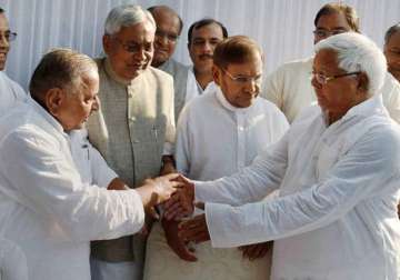 lalu prasad leaves for delhi to placate mulayam singh nitish kumar hopeful