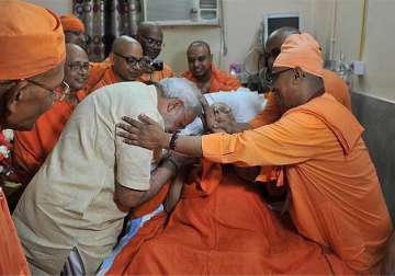 pm modi meets ailing guru in hospital