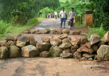 cms meet to speed up road links in maoist hit states