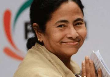 mamata banerjee invites kejriwal nitish for business summit in jan