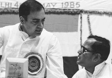 pranab mukherjee recalls how rajiv gandhi was made pm after indira s assassination