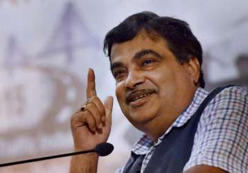 congress policies could not solve problems of farmers labourers nitin gadkari