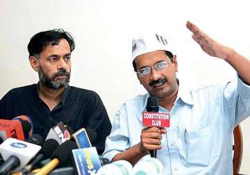 delhi cm kejriwal condemns police action on yogendra yadav