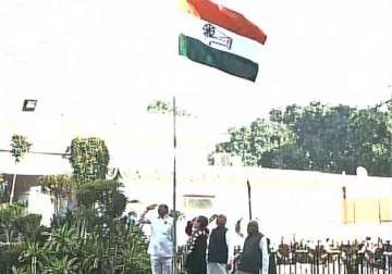 congress celebrates foundation day sonia hoists flag