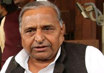 mulayam asks voters to check communal forces