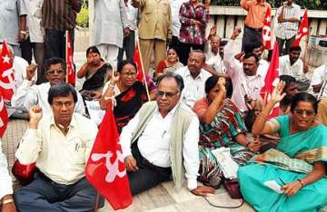 opposition sans bjp stage dharna demanding jpc