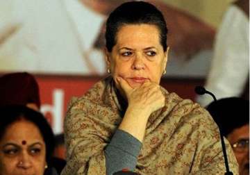sonia gandhi interacts with kashmir flood victims