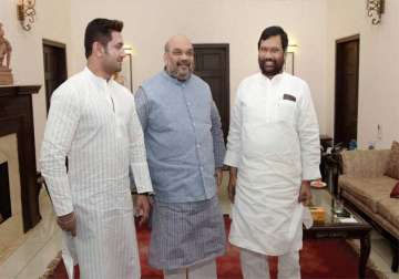 nda to campaign jointly in bihar amit shah meets paswan