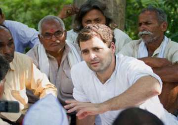 rahul gandhi meets train accident victims family members