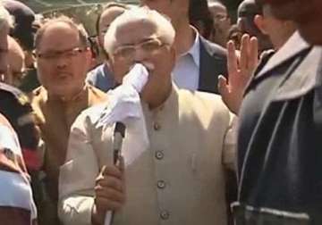 jat stir haryana cm manohar lal khattar heckled in rohtak