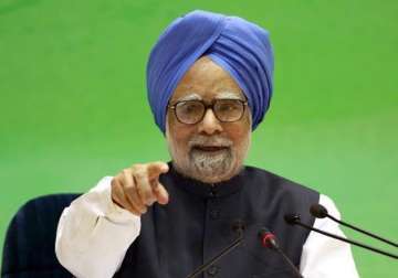 narendra modi is a better event manager says manmohan singh