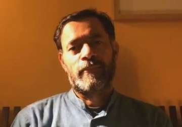 kejriwal s loyalists target yogendra yadav release secretly recorded audio tape