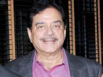 shatrughan sinha praises narendra modi for swachh bharat