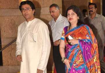 raj thackeray s wife has plastic surgery after pet dog bites her