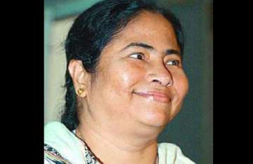 mamata lauds rahul gandhi for travelling in chair car