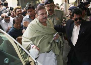 bengal police fortify court for madan mitra appearance