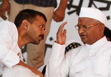 arvind kejriwal to join anna hazare s protest against land acquisition bill today