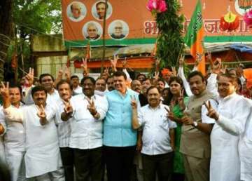 bjp legislature party to meet in mumbai today