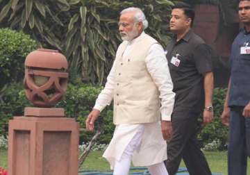 modi government wooing regional parties on land bill