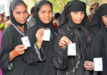 moderate polling in kashmir valley