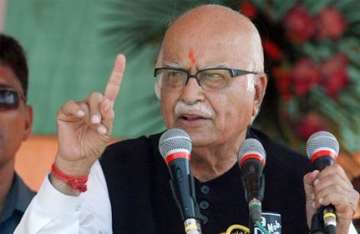 advani praises narendra modi while campaigning in bihar