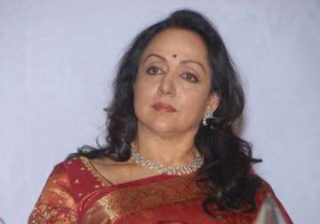 hema malini blames deceased s father for accident