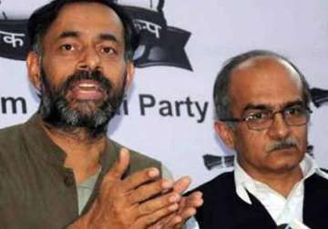 aap dissidents yadav and bhushan meet supporters to discuss future course