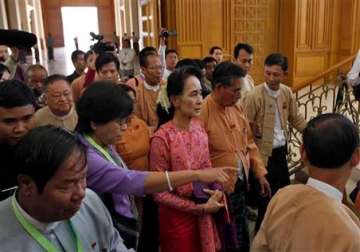 myanmar parliament begins new session dominated by suu kyi party