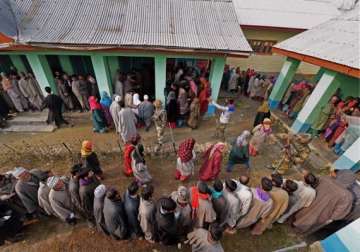 j k polls undeterred by militant attack voters throng poll station