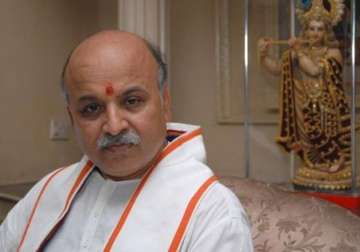 kashmiri separatists have no right to say where pandits will live praveen togadia