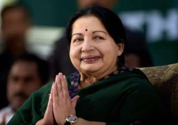 rk nagar bypoll jayalalithaa leading after 1st round of counting